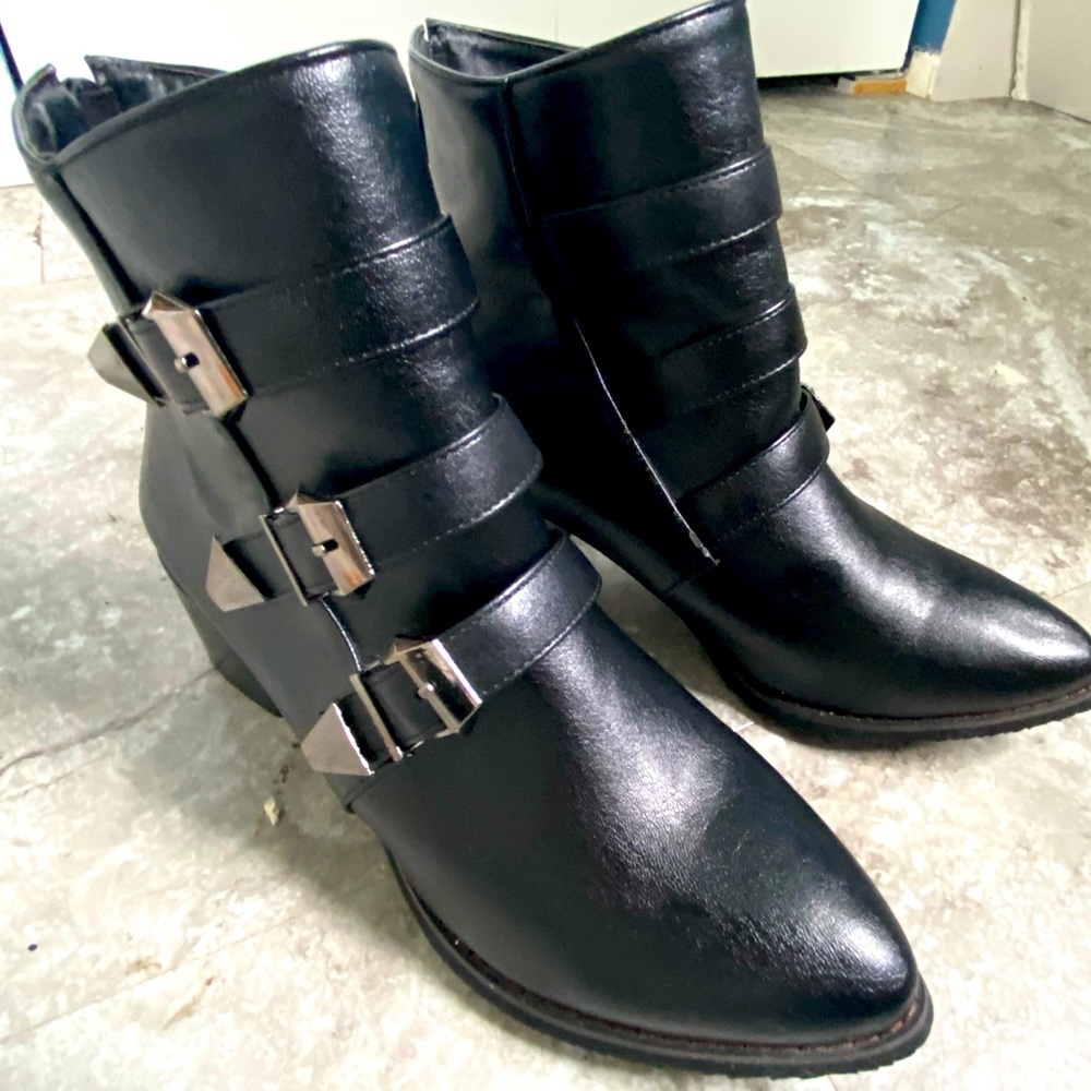 Awesome “punk rock meets classy chic” pointed boots!!! I LOVE THESE! Never worn!